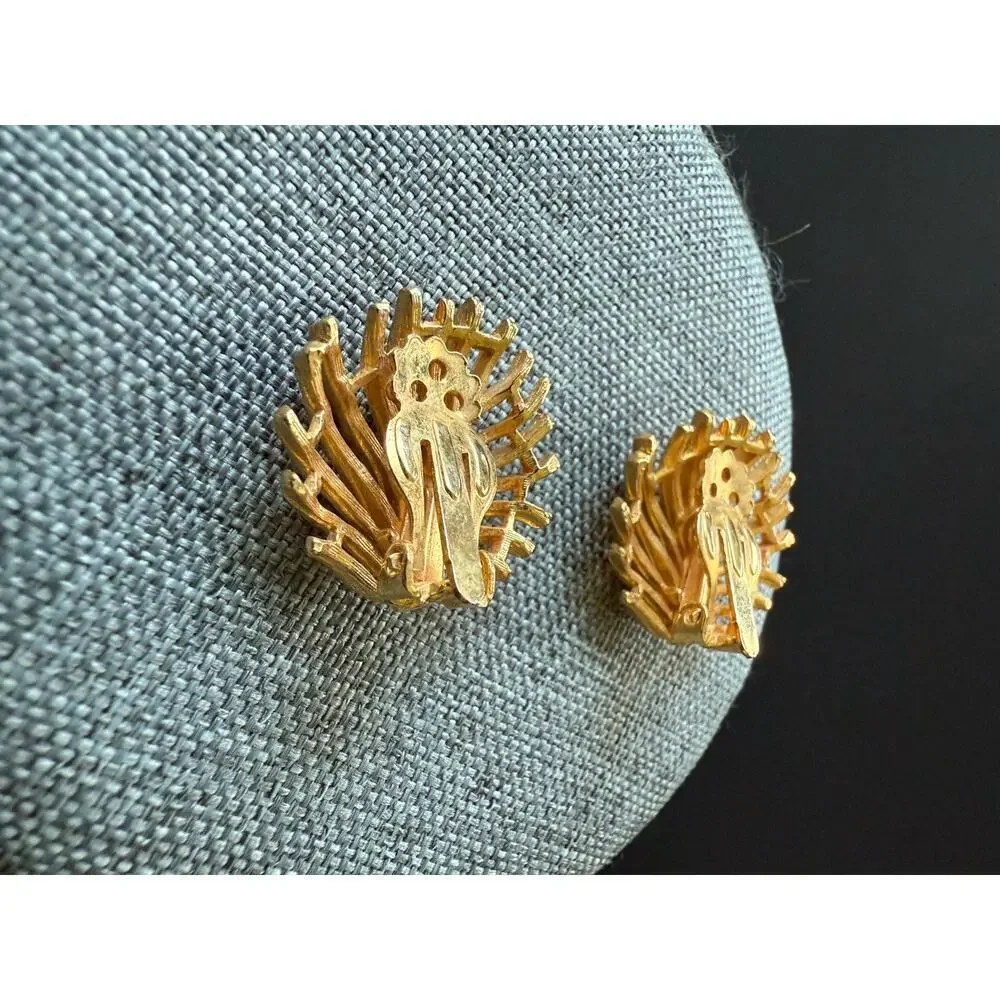 Vintage Leaf Gold Tone Clip Earring Statement Minimalist Cocktail Capsule